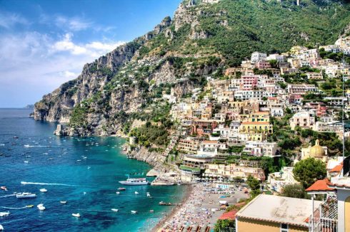 Positano er en eksklusiv bade- og ferieby med flott beliggenhet ved den berømte Amalfikysten, sør for Napoli. Positano Campania Italia