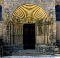 Kaiserdom Bambergs Fürstenportal med dommens dag som tema i tympanon. Foto: Reinhard Kirchner / Wikipedia Fürstenportal, Kaiserdom, Altstadt, Bamberg, Sør-Tyskland, Tyskland