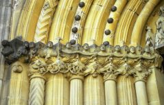 Fra Kaiserdom Bamberg - detalj fra Gnadenpfortes venstre side - apostlene. Foto: Johannes Otto Först / Wikipedia Gnadenpforte, Kaiserdom, Altstadt, Bamberg, Sør-Tyskland, Tyskland