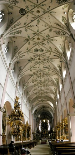 Klosterkirken St Michael i Bamberg - interiørene er enkle, med prekestol og altertavler i barokk og rokokko stil. Foto: Reinhard Kirchner / Wikipedia St Michael, Michaelskloster, Bamberg, Sør-Tyskland, Tyskland