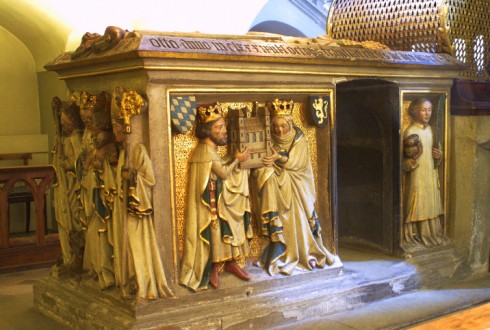 Biskop Otto den I.s gravsted er på størrelse med en studenthybel og holder høy standard. Foto: Dagny / Wikipedia St Michaels kloster, Ottos grav, Bamberg, Sør-Tyskland, Tyskland
