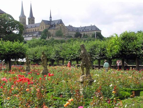 Klosteret Michaelsberg sett fra rosehagen bak Neue Residenz. Foto: Richard Schubert / Wikipedia Bamberg, Sør-Tyskland, Tyskland
