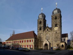 St. Gangolf i Theuerstadt på motsatt side av elven for Kaiserdom. Foto: Berthold Werner / Wikipedia Altstadt, Bamberg, Sør-Tyskland, Tyskland