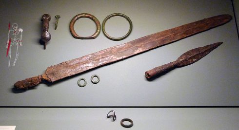 Funn fra en keltisk grav ved Münzingen i Sveits, cirka 300 år før Kristus. Foto: Sandstein / Wikipedia Keltisk, Münzingen, Altstadt, Bern, Nord-Sveits, Sveits