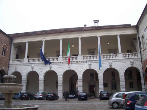 Cortile Brolettos nyeste bygg er fra 1600-tallet i en klassisistisk barokk stil. Foto: RobyBS89 / Wikipedia Cortile de Broletto, Brescia, Lombardia, Nord-Italia, Italia