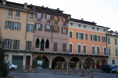 Meget gammelt bygg med venetiansk-gotiske vinduer vis-à-vis Brescias Duomo. Foto: Giovanni Dall'Orto / Wikipedia Brescia, Lombardia, Nord-Italia, Italia