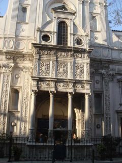 Brescia - Chiesa Santa Maria dei Miracoli - det vakre inngangspartiet er skåret i marmor av Giovanni Antonio Amadeo. Foto: Stefano Bolognini / Wikipedia Santa Maria dei Miracoli, Brescia, Lombardia, Nord-Italia, Italia