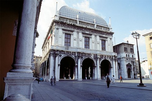 Brescias rådhus, Palazzo della Loggia i renessansestil har gitt navn til den sentrale plassen Piazza della Loggia. Foto: © Comune Brescia / Turismo Piazza della Loggia, Brescia, Lombardia, Nord-Italia, Italia