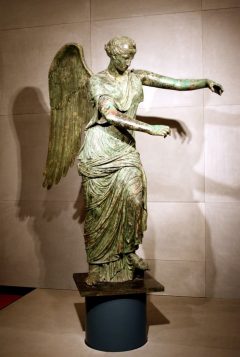 Brescia - Museo Santa Guilia: Victoria- skulpturen i bronse fra romertid er en pastisj over en gresk Afroditeskulptur fra Hellenistisk tid. Foto: Giovanni dall'Orto / Wikipedia Afrodite, Brescia, Lombardia, Nord-Italia, Italia