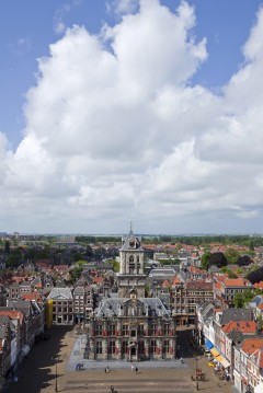 Det gamle rådhuset på Markt sett fra tårnet til den gotiske Niuewe Kerk fra år 1383. Foto: © Delft Marketing Det gamle rådhuset på Markt, Delft, Zuid-Holland, Sør-Nederland, Nederland