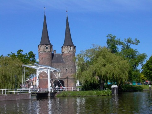 Oostport er et prakteksempel på middelalder-arkitektur bygd for å vare. Foto: © Delft Marketing Oostport, Delft, Zuid-Holland, Sør-Nederland, Nederland