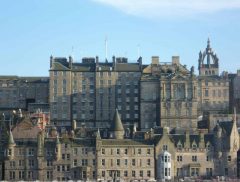 Edinburgh - her bygde man vertikalt før man visste hva ordet betød. Foto: Kim Traynor / Wikipedia Old Town, Edinburgh, Skottland, Storbritannia