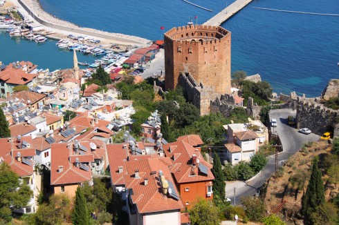 Kizil Kule i Alanya, "det røde tårnet", bygget i år 1225 av Seljukkene. I dag finner du Etnografisk museum her Kizil Kule, "det røde tårnet", Alanya, Middelhavskysten, Tyrkia