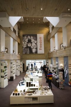 Fra det berømte interiørhuset Illums på Strøget i København. Foto: © Tuala Hjarnø / copenhagenmediacenter.com Illums, Strøget, København, Sjælland, Danmark