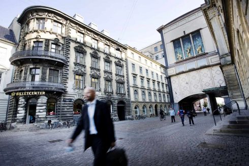 Tordenskjoldsgade og passasjen under Det Kongelige Teater ved Kongens Nytorv. Foto: © Ty Stange / copenhagenmediacenter.com København, Sjælland, Danmark