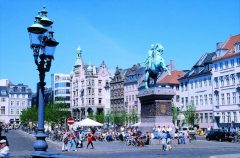 København - Amagertorv ligger nær Slotsholmen. Foto: © Cees van Roeden / copenhagenmediacenter.com Amagertorv, København, Sjælland, Danmark