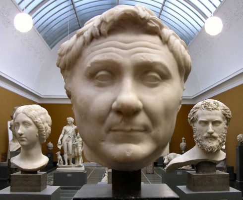Marmorbyste av feltherren Pompeius, som levde i perioden år 106 f.Kr.til år 48 f.Kr. Skulpturen er en kopi utført i marmor i tidlig keisertid. Foto: Gunnar Bach Pedersen / Wikipedia Nycarlsberg Glyptotek, København, Sjælland, Danmark