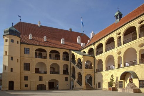 Renessanseslottet i Burg Trausnitz ble oppført i perioden mellom år 1568 og 1578 med flotte arkader. Landshut, Bayern, Altstadt, Neustadt, barokk, Historisk, Middelalder, Markt, Burg Trausnitz, Sør-Tyskland, Tyskland