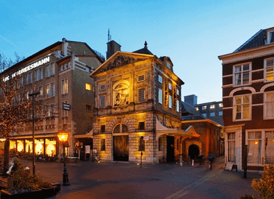 De Waag - vekten - var en meget viktig institusjon for byens kjøpmenn og besøkende handelsfolk. Foto: Leiden Marketing De Waag, Leiden, Zuid-Holland, Sør-Nederland, Nederland