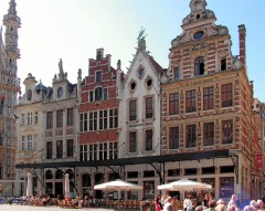 Den sjarmerende plassen Grote Markt, hvor byens eldste bebyggelse finnes. Foto: © Snowdog / Wikipedia Grote Markt, Leuven, Flandern, Belgia