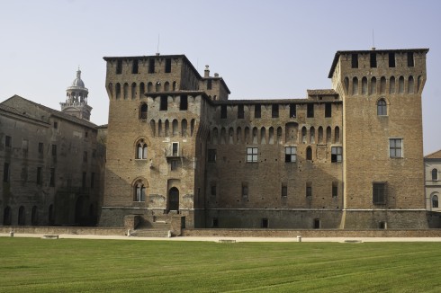 Castello San Giorgio er ikke den eldste bygningen innen Palazzo Ducale, som mange tror - borgen er oppført mellom år 1395 og 1406. Castello San Giorgio, Palazzo Ducale, Mantova, Lombardia, Nord-Italia, Italia