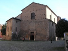 Den romanske kirken Santa Maria Pomposa ligger på Piazza Pomposa i Modena. Foto: Icco80 / Wikipedia Santa Maria Pomposa, Santa Maria Pomposa, Modena, Emilia Romagna, Nord-Italia, Italia