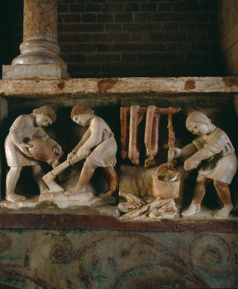 Et av Antelamis mindre skulptur-relieffer, satt inn i veggen under nisjerekkene Her har han ennå ikke fullt ut tatt steget over til gotisk skulptur. Foto: © Amoretti / Comune di Parma Relieffer, Antelami, Battistero, Parma, Emilia Romagna, Nord-Italia, Italia