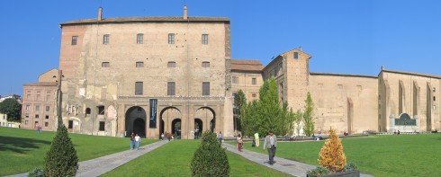 Det storslåtte renessansepalasset Palazzo della Pilotta huser to viktige nasjonalmuseer for kunst og arkeologi. Palazzo Pilotta, Parma, Emilia Romagna, Nord-Italia, Italia