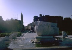 Piazzale Santa Croce med monumentet over antikkens hovedvei Via Aemilia. Foto: © Pietro Ronchini / Comune di Parma Piazzale Santa Croce, Parma, Emilia Romagna, Nord-Italia, Italia
