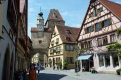 Rothenburg ob der Tauber - en av de eldste byportene, Rödertor med tårnet Marcusturm. Foto: © Annemieke Böttger Marcusturm, Rothenburg ob der Tauber, Bayern, Sør-Tyskland, Tyskland
