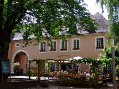 ved Liebfrauenkirche ligger den trivelige vinstuen Kesselstadt. Foto: © Tourist-Office Trier / Rudek Kesselstadt, Trier, Vest-Tyskland, Tyskland