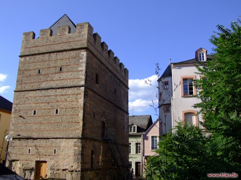 Frankenturm er et boligtårn fra middelalderen, bygd rundt år 1100, med inngang i midtetasjen. Foto: © Kongresse-Trier.de Frankenturm, Trier, Vest-Tyskland, Tyskland