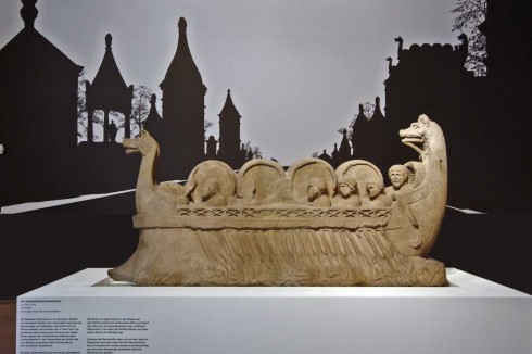 Neida, dette er ikke et vikingskip, men et gravmonument av en båt som frakter vin for en rik, romersk vinhandler. Fra cirka år 220 etter Kristus. Foto: © Rheinisches Landesmuseum Trier / Thomas Zühmer Rheinisches Landesmuseum, Trier, Vest-Tyskland, Tyskland