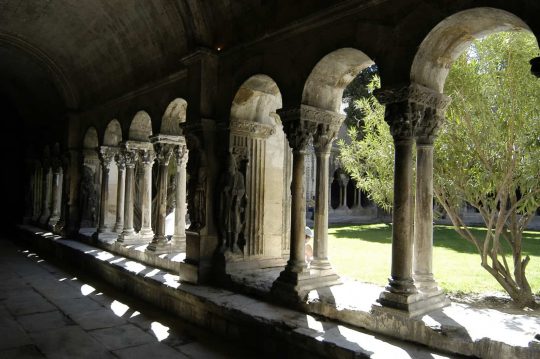 Cloitre, klostergang, St Tropheme, Arles, Provence, Sør-Frankrike, Frankrike Cloitre, klostergang, St Tropheme, Arles, Provence, Sør-Frankrike, Frankrike