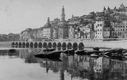 Fotografi tatt i siste halvdel av 1800-tallet, da byen var oppdaget av engelske og russiske aristokrater. Foto tourisme-menton.fr historisk, Menton, Alpes Maritimes, Provence, Cote d'Azur, Sør-Frankrike, Frankrike