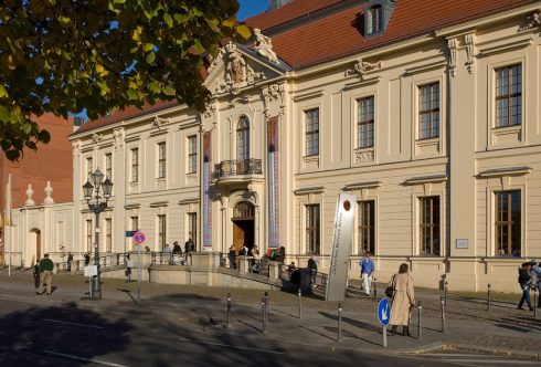 Det gripende Judisches Museum består av både klassisk og strengt moderne bygningsmasse. Foto: Berlin Tourismus © Wolfgang Scholvien Judisches Museum, Berlin, Unesco Verdensarv, Museumsinsel, Brandenburger Tor , Øst-Tyskland, Tyskland