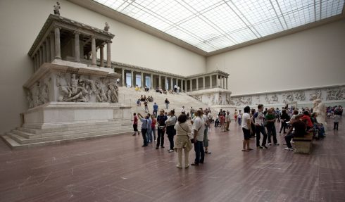 Pergamonalteret ble demontert, fraktet til Berlin og gjenoppbygd. Foto: Berlin Tourismus © Günter Steffen Pergamonalteret, Berlin, Unesco Verdensarv, Museumsinsel, Øst-Tyskland, Tyskland