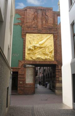 Bernard Hoetger var kunstneren bak dette basrelieffet i Art Deco stil år 1926-31. Foto: Jürgen Howaldt/Wikipedia Bernard Hoetger, Art Deco, Bremen, Unesco, Altstadt, Historisk,Middelalder, Marktplatz, Nord-Tyskland, Tyskland