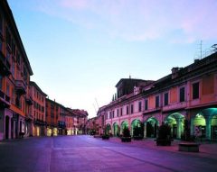 Corso Palestro går over i en annen handlegate, Corso Zanardelli - til høyre Brescias Teatro Grande. Foto: © Comune Brescia / Turismo Brescia, Lombardia, Nord-Italia, Italia