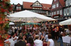 ...det samme gjelder vinsmaking av lokale produkter. Foto: Tourismus und Stadtmarketing Celle GmbH Vinsmaking, Celle, Nord-Tyskland, Tyskland