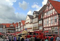 Det arrangeres jevnlig veteranbiltreff i byen. Foto: Tourismus und Stadtmarketing Celle GmbH Veteranbiltreff, Markt, Celle, Nord-Tyskland, Tyskland