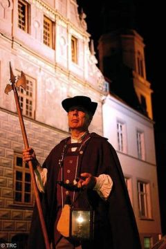 Du kan bli med vekteren på guidet nattvandring i Altstadt. Foto: Tourismus und Stadtmarketing Celle GmbH Nattvendring, Celle, Nord-Tyskland, Tyskland