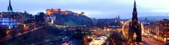 Edinburgh panorama med Princes Street og Scott Monument til høyre, The Mound midt på og gamlebyen til venstre. Foto: © Edinburgh Inspiring Capital Edinburgh, Skottland, Storbritannia