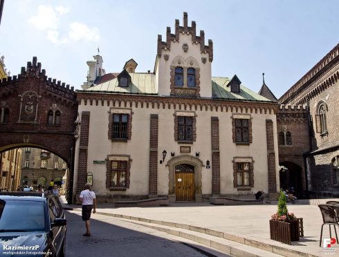 Muzeum Czartoryskich holder også til i nabobygningen til den på bildet over. Foto: Danuta / Fotopolska.eu Krakow, Unesco Verdensarv, Sukiennice, Basilica Santa Maria, gamlebyen Stare Miasto, historisk bydel, middelalder, markedsplass Rynek Glowny, Wawelborgen, Kazimierz, Sør-Polen, Polen