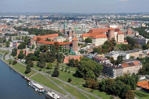 Wawelhøyden i fugleperspektiv - her ser du omfanget av slottskomplekset. Foto: © www.krakow.pl Krakow, Unesco Verdensarv, gamlebyen Stare Miasto, historisk bydel, middelalder, markedsplass Rynek Glowny, Sør-Polen, Polen