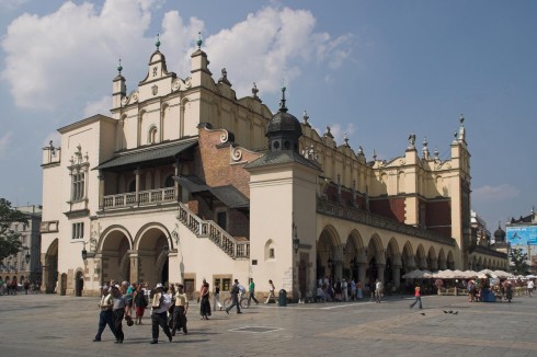 Den flotte renessansehallen Sukiennice på Markedsplassen Rynek Glowny er byens desiderte midtpunkt Krakow, Sukiennice, Unesco Verdensarv, Basilica Santa Maria, gamlebyen Stare Miasto, historisk bydel, middelalder, markedsplass Rynek Glowny, Wawelborgen, Kazimierz, Sør-Polen, Polen