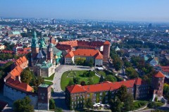 Wawelhøyden med den kongelige borgen, Wawelkatedralen og borggården i renessansestil. Foto: © www.krakow.pl Krakow, Unesco Verdensarv, gamlebyen Stare Miasto, historisk bydel, middelalder, markedsplass Rynek Glowny, Sør-Polen, Polen