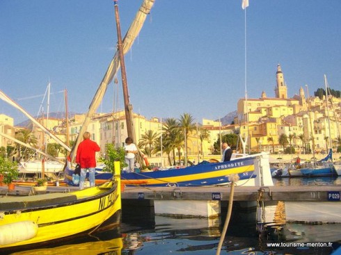 Hver dag unntatt søndag er det fersk fisk å få kjøpt i markedshallene Marché Couvert på kaien Quai de Monleon. Foto: tourisme-menton.fr Marché Couvert på kaien Quai de Monleon, Menton, Alpes Maritimes, Provence, Cote d'Azur, Sør-Frankrike, Frankrike