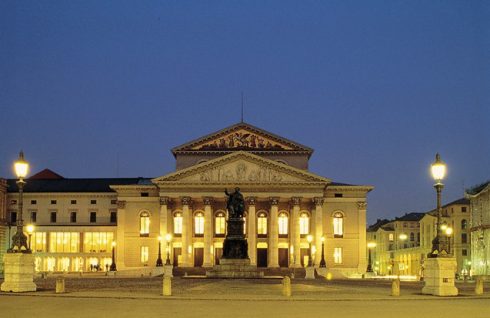 Nationaltheater tilhører Residenz og benyttes i dag som Staatsoper. Foto: © Ulrike Romeis/Tourismusamt München. Nationaltheater, Residenz, Staatsoper, München, Bayern, Sør-Tyskland, Tyskland