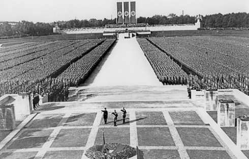 Nazisamling i Nürnberg, før krigen. I dag kan du besøke dokumentasjons-museet i den uferdige kongresshallen. Foto: Nürnberg Stadtarchiv Nazisamling i Nürnberg, dokumentasjons-museet, Nürnberg, Bayern, Unesco Verdensarv, Altstadt, Historisk, Sør-Tyskland, Tyskland
